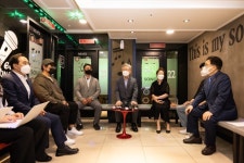 위기의 자영업자 만난 이재명 재정·방역 정책, 자영업자 입장서 규정해야