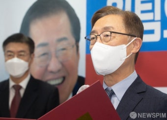 공동 발표문 낭독하는 최재형 전 감사원장