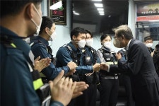 박형준 부산시장 대연지구대 방문 경찰의 날 축하
