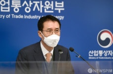 10월 수출입 동향 브리핑하는 문동미 무역투자실장