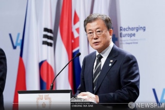공동 언론 발표하는 문재인 대통령