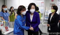국립중앙의료원 감염격리 병동 찾은 심상정 대선 후보