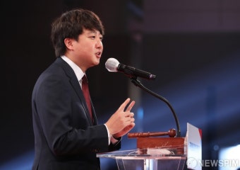 '제2차 전당대회' 인사말하는 이준석 국민의힘 대표