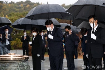 현충탑 참배하는 윤석열 후보와 국민의힘 지도부