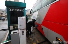 요소수 품귀현상 지속...오늘부터 매점매석 금지