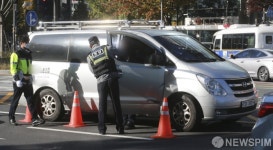 노동조합의 차량 막는 경찰