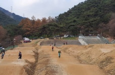 제천 BMX경기장 유소년 훈련장으로 각광...BMX 꿈나무들 구슬땀