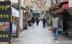 코로나 확진자 수 급증에 한산한 먹자골목