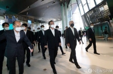 청년희망ON 간담회 참석하는 김부겸-정의선