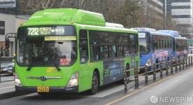 사회적 거리두기 강화... 버스 오후 10시부터 20% 운행 감축