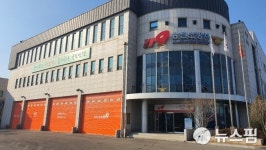 동료들 보내고 쓸쓸해 보이는 평택시 송탄소방서