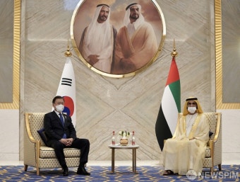 문재인 대통령, 알막툼 UAE 총리와 회담