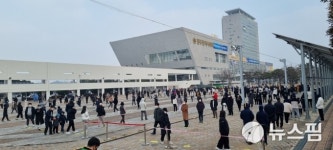 광주·전남 하루 323명 확진...요양시설·병원 집단감염 확산세