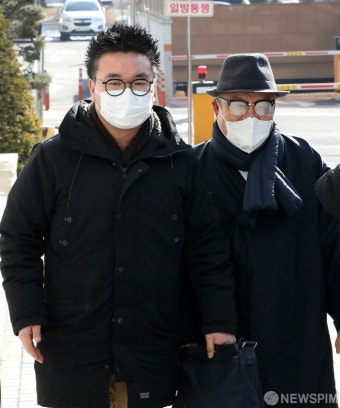 법정 향하는 '서울의소리' 백은종 대표와 이명수 기자