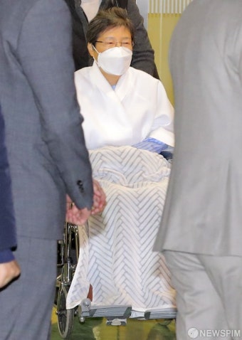 [클로즈업] 박근혜, '2월 2일' 생일 맞아 퇴원할까...첫 육성 메시지 '주목'