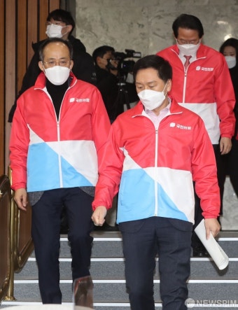 원내대책회의 참석하는 김기현 원내대표-추경호 원내수석부대표