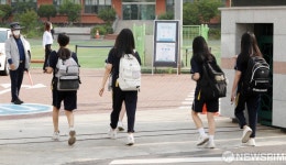 체벌 금지 10년, 서울 중학생 10명 중 3명 매 맞는다