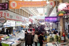 [포토에세이] 그래도 설은 쇠야 되잖니껴...안동 신시장 설 대목 활기