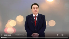 [이슈+] "도리도리 안돼 슬프네요" 화제의 손 모은 'AI 윤석열'