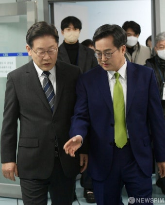 대화 나누는 이재명 후보-김동연 후보