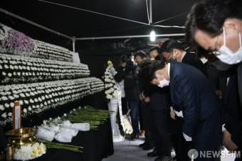 고개 숙인 이준석