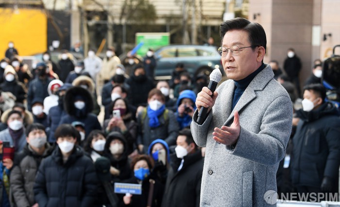 이재명, 부평역 유세 중 반란·내란 계속... 목 찔린 정치인을 두고 장난하나 김문수 겨냥