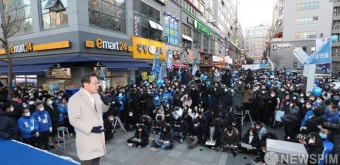 세종시 나성동 먹자골목 앞 선거 유세 펼치는 이재명 대선 후보