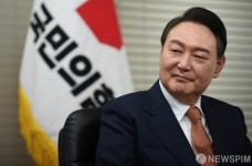 짐 로저스 회장 접견하는 윤석열 대선 후보