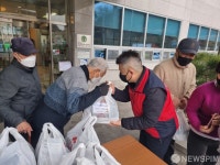 삼척시노인복지관, 저소득 노인 따끈한 한상 전달