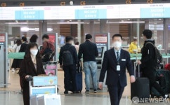 입국자 격리면제에 국제선 예약 급증