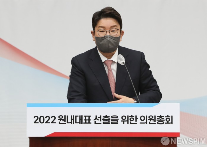 국회 내 부각하는 권성동 원내대표, 이재명 대표와의 간첩법 논쟁