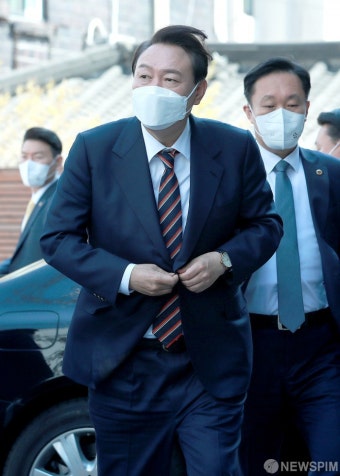인수위 출근하는 윤석열 대통령 당선인