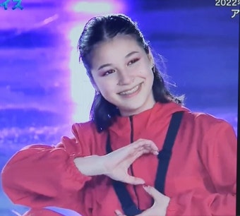 美 피겨 챔피언 알리사 리우...일본서 '오징어 게임' 복장에  'RUN2U'로 공연