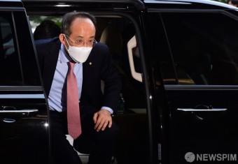 간담회 향하는 추경호 부총리 내정자