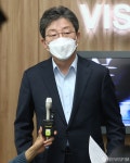 서울시장 조찬 회동 관련 브리핑하는 유승민 예비후보