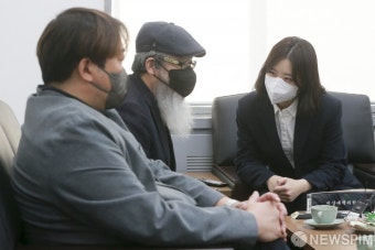 더불어민주당 찾은 고(故) 이예람 중사 아버지