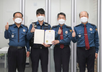 개 짖는다 칼 들고 경비실 간 피의자 검거 대전 경찰관 포상