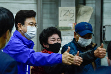 오정동농수산물시장 찾은 허태정 온통대전 강화로 경제 살리겠다