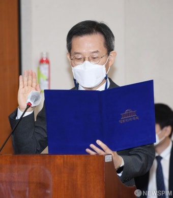 인사청문회서 선서하는 이종호 과기부 장관 후보자