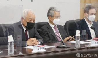 인사말하는 김한길 국민통합위원장