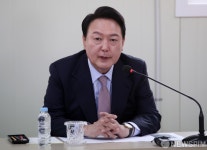 지자체 관계자들과 간담회하는 윤석열 당선인