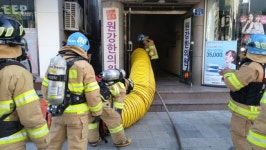 동해시 천곡동 건물 화재...주민 3명 구조