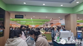 [금일중국, 베이징 사재기] 도시봉쇄 소문에 화들짝, 슈퍼 마트 설보다 큰 호황 ①