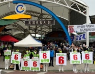 무소속 정인화 광양시장 후보 연설에 박수치는 시민들