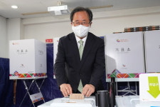 김석준 부산교육감 후보, 성서초서 사전투표