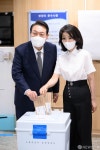 윤석열 대통령 내외, 용산에서 사전투표