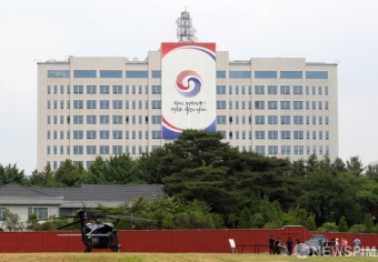 용산공원에서 보이는 대통령실 청사