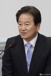 간담회에서 발언하는 정동영 상임고문