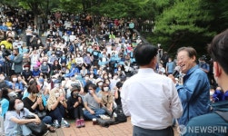 같이 걸을까, 이재명과 위로걸음
