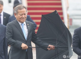 윤 대통령 환송 나온 이상민 행안장관